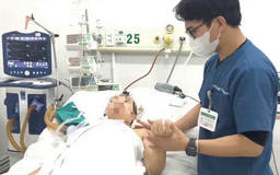Bị liệt vì tiêm thuốc chữa đau vai gáy