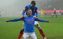 Dortmund thất bại bất ngờ trước Holstein Kiel