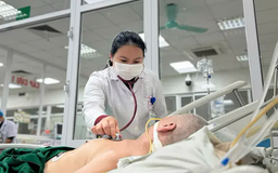 Nhiều ca bệnh viêm phổi nguy kịch phải thở máy, lọc máu