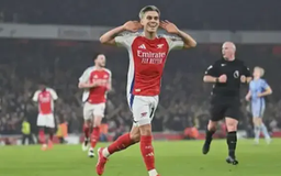 Arsenal vươn lên vị trí thứ 2 tại Ngoại hạng Anh