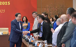 Chủ tịch Quốc hội mong kiều bào góp sức cho quê hương
