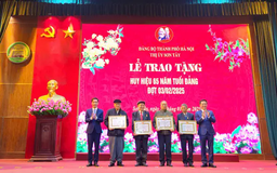 Thị ủy Sơn Tây trao huy hiệu Đảng cho 258 đảng viên