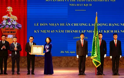 Nhà hát Kịch Hà Nội nhận Huân chương Lao động hạng Nhì