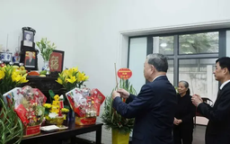 Tổng Bí thư Tô Lâm thắp hương tưởng niệm cố Tổng Bí thư Nguyễn Phú Trọng