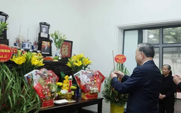 Tổng Bí thư Tô Lâm thắp hương tưởng niệm cố Tổng Bí thư Nguyễn Phú Trọng