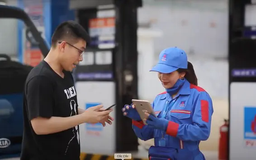 Trước kỳ nghỉ Tết, giá bán lẻ xăng giảm, dầu tăng