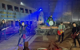 Ban nhạc Ngũ Cung thổi hồn di sản vào rock Việt