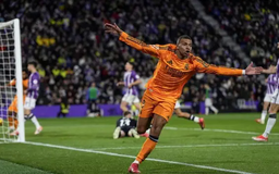Kylian Mbappe lập hat-trick đầu tiên tại La Liga