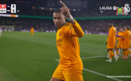 Mbappe lần đầu tiên lập hat-trick cho Real