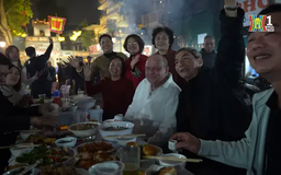 Cả phố tất niên