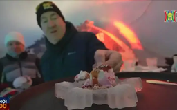 Nhà hàng băng tuyết thú vị tại làng Ông già Noel