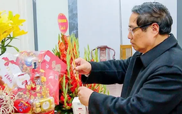 Thủ tướng Phạm Minh Chính dâng hương tưởng niệm cố Tổng Bí thư Nguyễn Phú Trọng