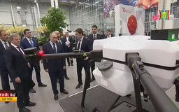 Tổng thống Nga Vladimir Putin thăm nhà máy UAV