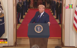 Ông Trump ký sắc lệnh về trường học, người nhập cư