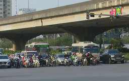 Người dân Hà Nội du xuân an toàn, đúng luật