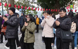 Đi lễ đầu năm mới