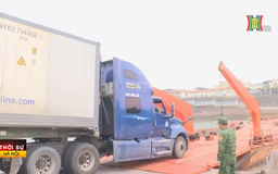Lô hàng đầu năm xuất khẩu qua lối mở cầu phao