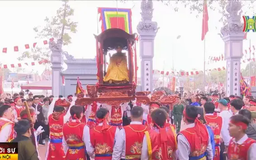 Xem kiệu bay ở làng Phú Đô