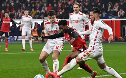 Bayer Leverkusen giành vé vào bán kết Cúp Quốc gia Đức