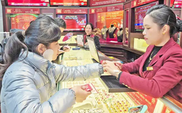 Người dân chấp nhận mua vàng giá cao dịp vía Thần Tài
