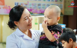 Món quà đặc biệt từ người thầy thuốc tận tâm