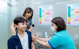 Phòng ngừa biến chứng nguy hiểm của cúm mùa bằng vaccine