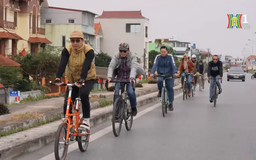 Đạp xe giữa lòng Hà Nội