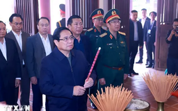 Thủ tướng dâng hương tưởng nhớ cố Thủ tướng Phạm Văn Đồng