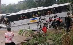 Tai nạn xe buýt nghiêm trọng tại Brazil, 12 người thương vong