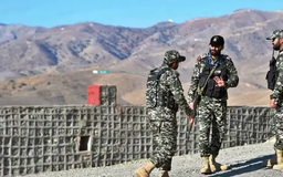 Pakistan và Afghanistan giao tranh tại cửa khẩu