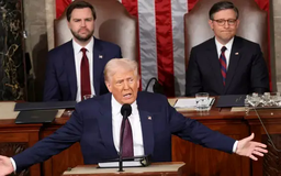 Tổng thống Donald Trump tự ca ngợi chính sách của mình