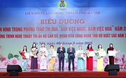 Biểu dương nữ CNVCLĐ Thủ đô 'giỏi việc nước, đảm việc nhà'
