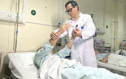 Việt Nam lần đầu phẫu thuật nội soi qua cung mày để bỏ khối u não
