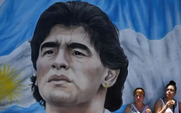 7 người hầu toà vì cái chết của huyền thoại Maradona