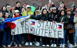 Cựu Tổng thống Philippines bị đưa tới trại giam của ICC