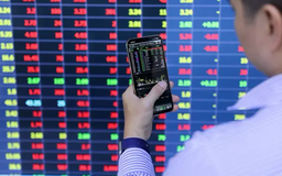 Sắc đỏ ngập tràn bảng điện tử, VN-Index giảm hơn 8 điểm