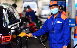 Xăng RON95-III giảm gần 1.000 đồng