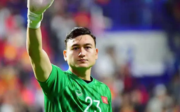 HLV Kim Sang Sik vẫn ngó lơ Văn Lâm
