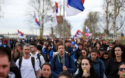 100.000 người biểu tình chống Chính phủ tại Serbia