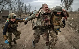 Nga bàn giao 23 tù binh Ukraine bị thương nặng cho Kiev