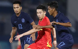 HLV Kim Sang Sik nói lý do không dùng cầu thủ trẻ