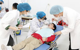Gần 900 học sinh  được chăm sóc răng miệng
