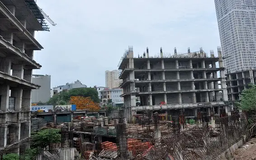 Nhiều dự án dở dang biến thành bãi xe trái phép