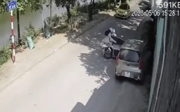 Mở cửa xe - hành động nhỏ, nguy hiểm lớn