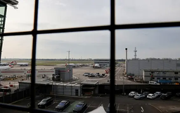 Sân bay Heathrow mở cửa trở lại sau hỏa hoạn