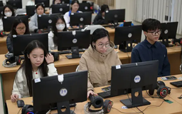 Hàng trăm thí sinh thi V-SAT đánh giá đầu vào đại học