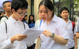 Học sinh Hà Nội nộp phiếu dự tuyển lớp 10 vào 18/4