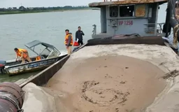 Tàu 'cát tặc' bị chặn đứng trên tuyến sông Hồng