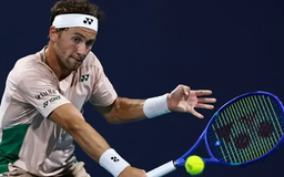 Ruud giành chiến thắng trước Tabilo sau loạt tie-break