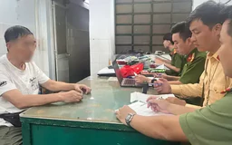 CSGT TP.HCM xử phạt hai người điều khiển vali chạy trên đường